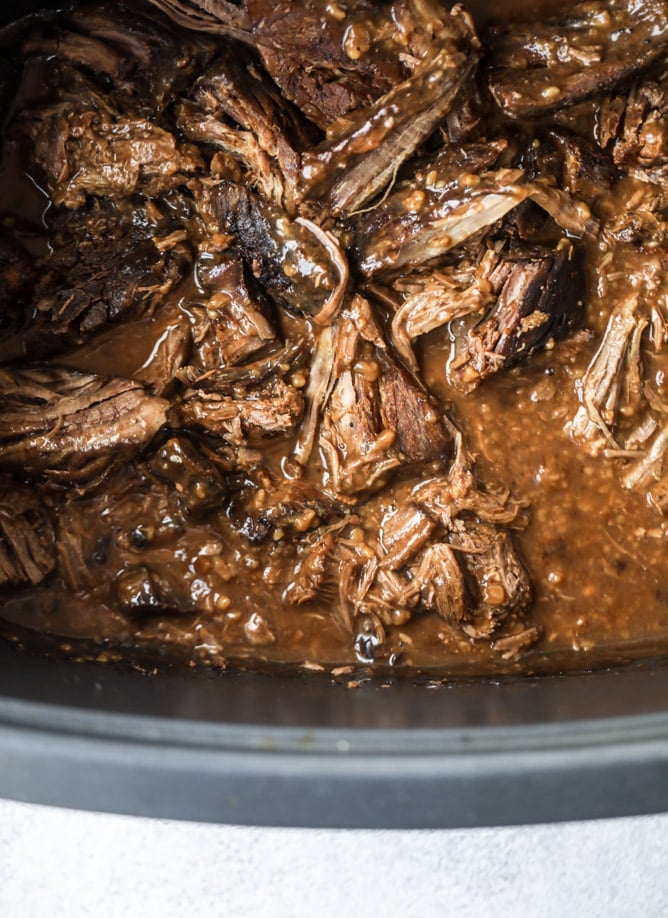 guinness short ribs with cheesy cauliflower mash I howsweeteats.com #slowcooker #guinness #shortribs #saintpatricksday #cauliflower