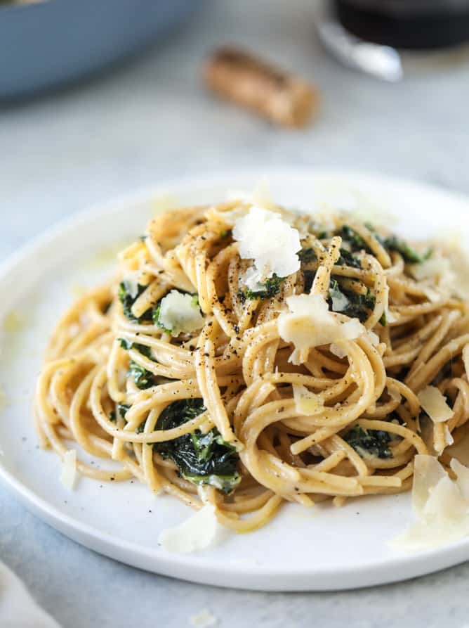 kale cacio e pepe I howsweeteats.com #kale #pasta #meatless #vegetarian #pasta #spaghetti