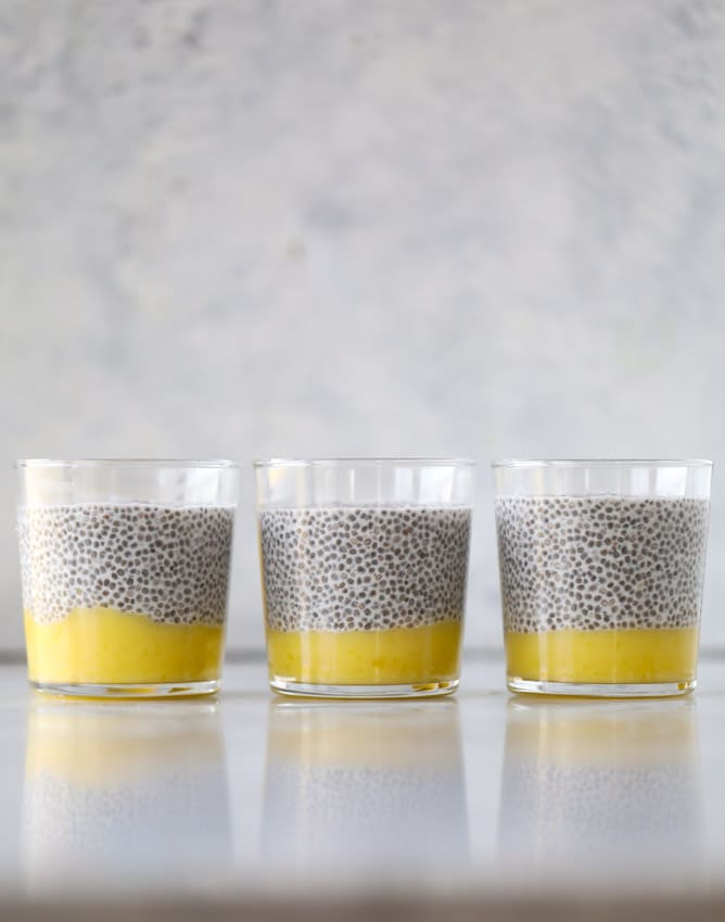lemon curd chia pudding parfait I howsweeteats.com #lemon #lemoncurd #chiapudding #snack #healthy