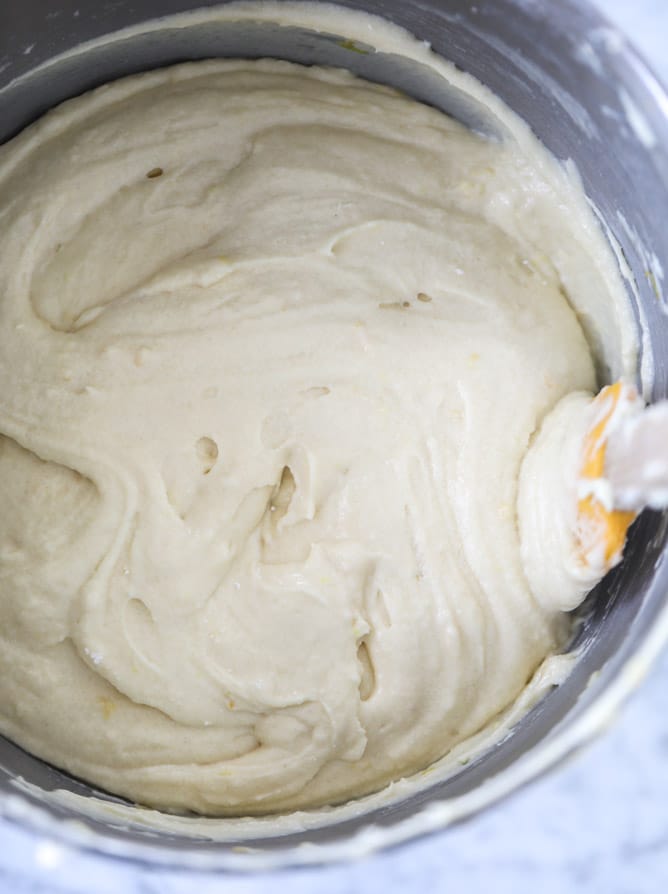 lemon sheet cake with cream cheese frosting I howsweeteats.com #lemon #cake #sheetcake #dessert #creamcheesefrosting