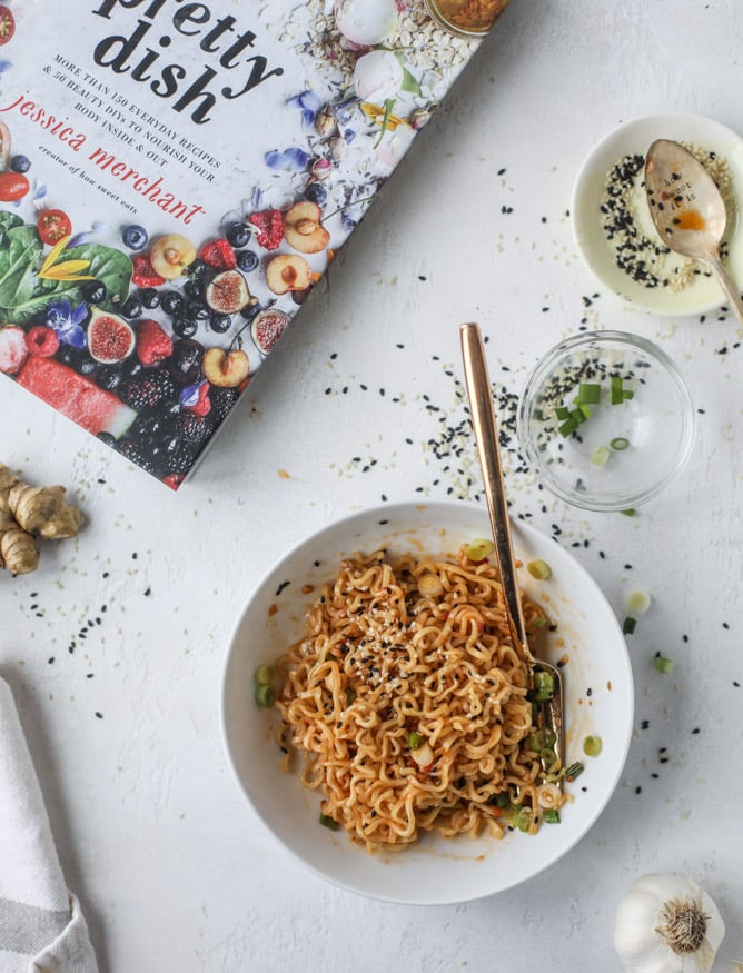 15 minute sesame ramen noodles I howsweeteats.com #ramen #ramennoodles #sesamenoodles #easy #recipes