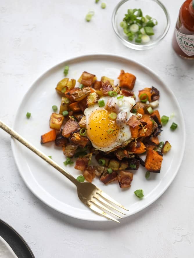 sheet pan breakfast I howsweteats.com #breakfast #sheetpan #sweetpotato #eggs #bacon