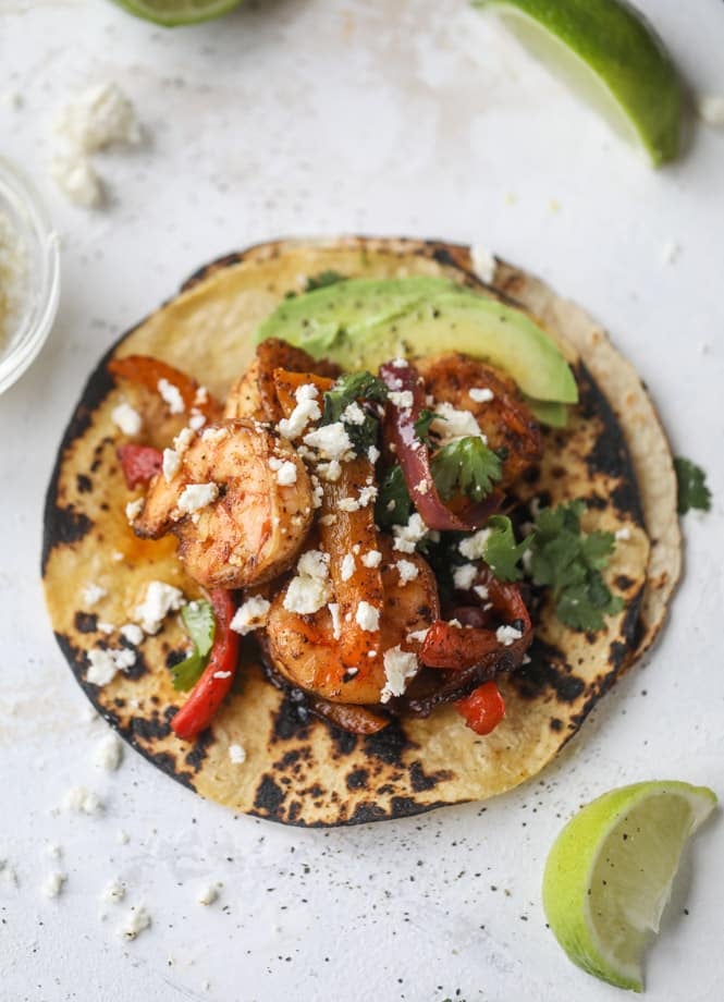 adobo shrimp fajitas I howsweeteats.com #shrimp #fajitas #tacos