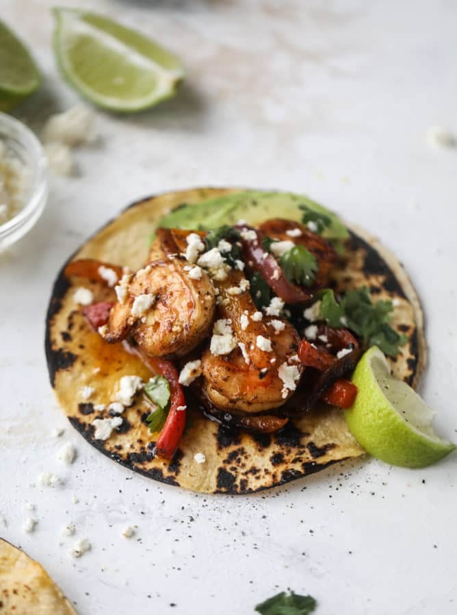 adobo shrimp fajitas I howsweeteats.com #shrimp #fajitas #tacos