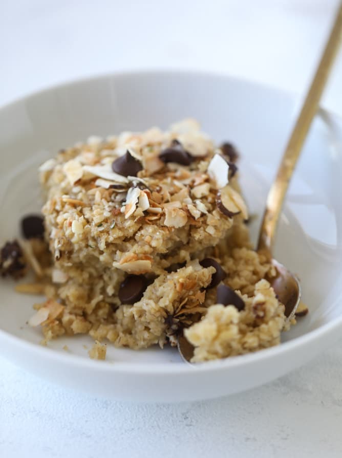 best ever baked oatmeal I howsweeteats.com #baked #oatmeal #breakfast #brunch