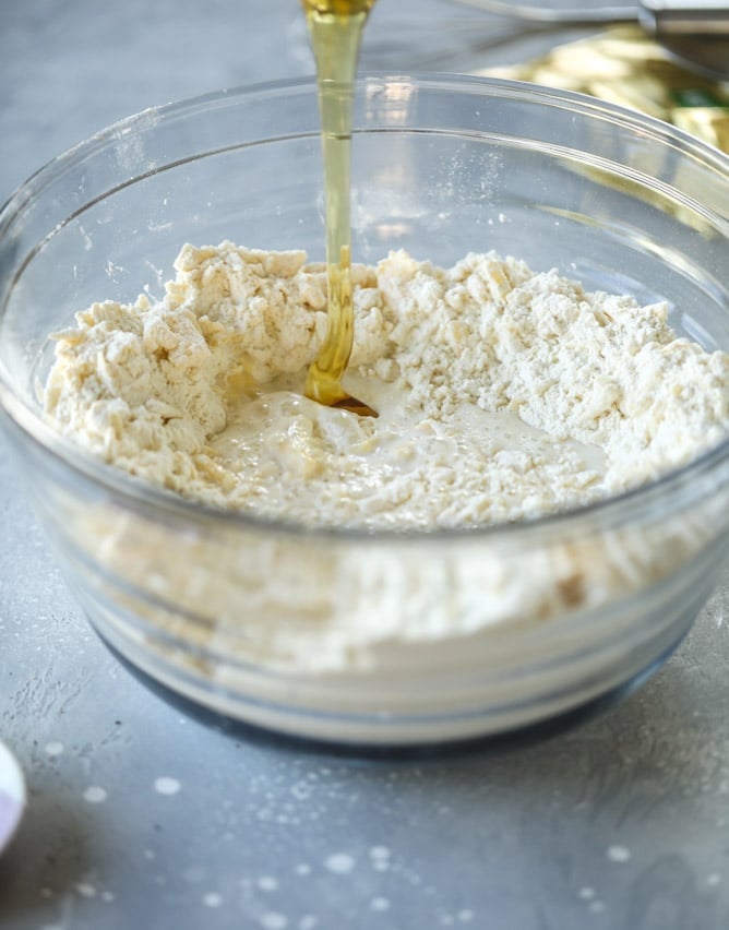 honey cheddar black pepper scones I howsweeteats.com #scones #honey #cheddar #blackpepper