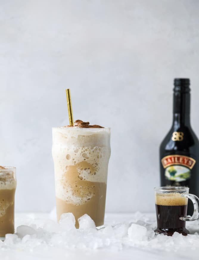 frozen irish cream cappuccinos I howsweeteats.com #coffee #frappuccino #cappuccino #frozen #irishcream #baileys