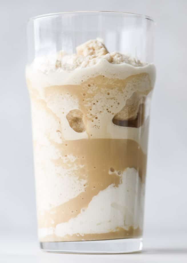 frozen irish cream cappuccinos I howsweeteats.com #coffee #frappuccino #cappuccino #frozen #irishcream #baileys