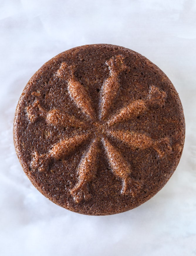 pistachio carrot cake with cream cheese frosting I howsweeteats.com #carrotcake #pistachio #cake #creamcheese #frosting