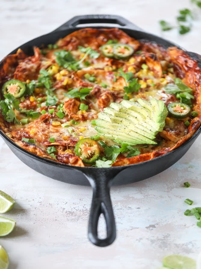 smoky chicken enchilada skillet I howsweeteats.com #chicken #enchilada #skillet #beans