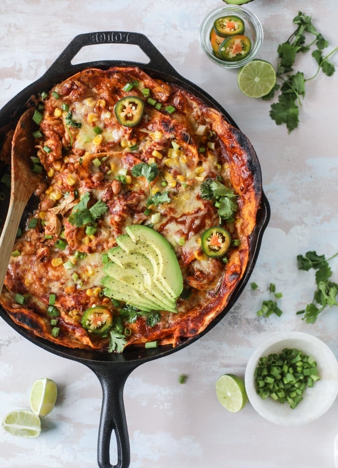 smoky chicken enchilada skillet I howsweeteats.com #chicken #enchilada #skillet #beans