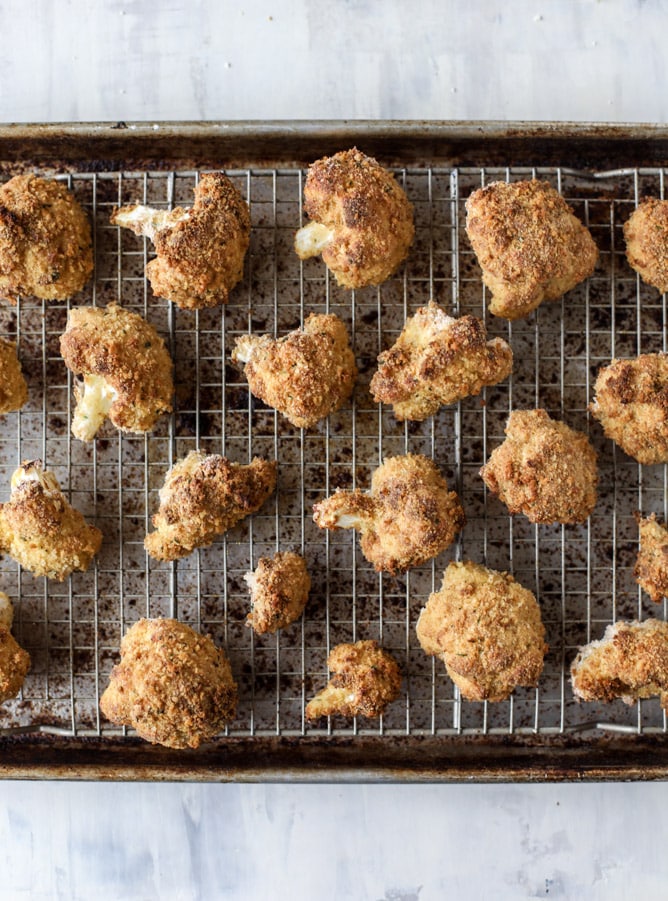 sweet and spicy roasted cauliflower I howsweeteats.com #cauliflower #crispy #roasted #sweet #spicy