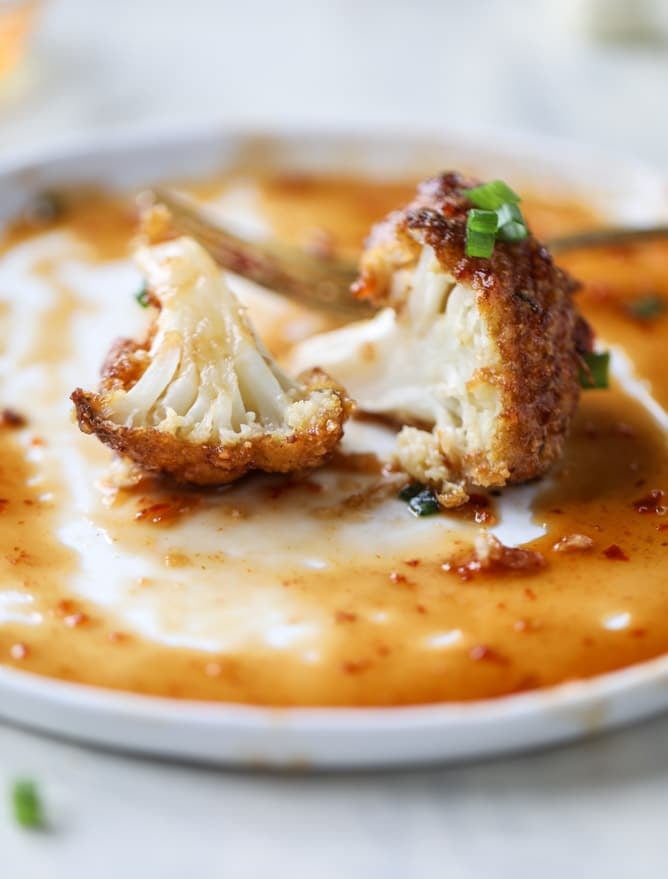 sweet and spicy roasted cauliflower I howsweeteats.com #cauliflower #crispy #roasted #sweet #spicy