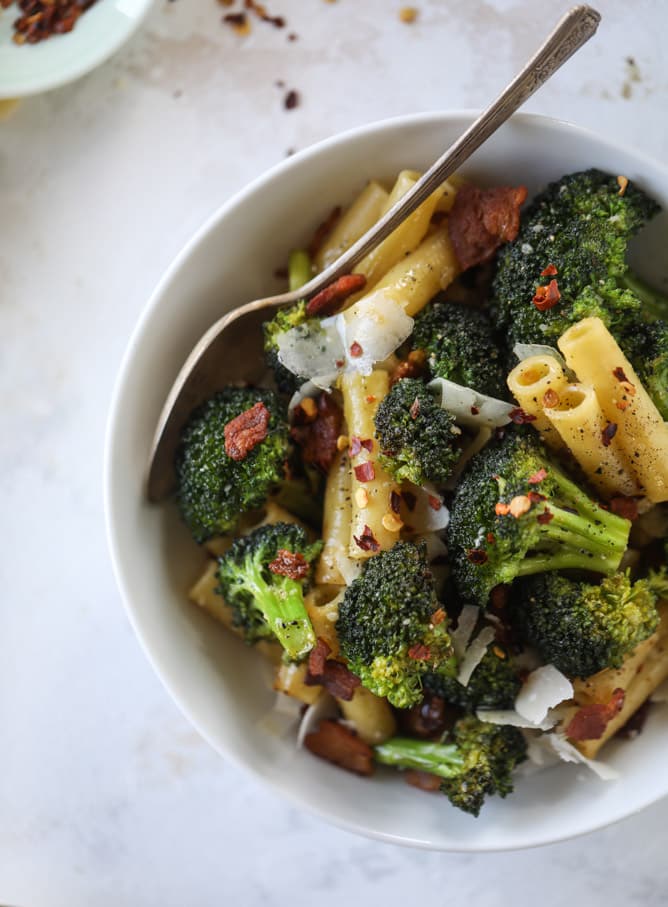 This is the easiest weeknight bacon broccoli pasta that can come together in minutes! Super flavorful and filled with crispy bacon, fresh broccoli, shaved parmesan and crushed red pepper, it's delicious on its own or as a base for more veggies or meat! I howsweeteats.com #bacon #broccoli #pasta #easy #dinner #recipes