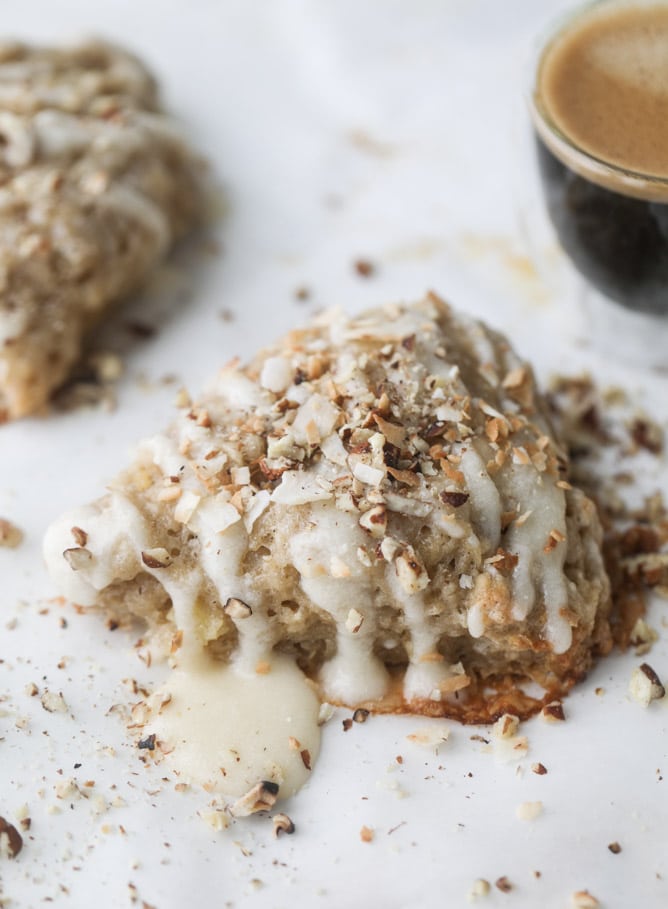 hummingbird cake scones I howsweeteats.com #scones #hummingbird #cake #breakfast #pineapple #coconut #banana