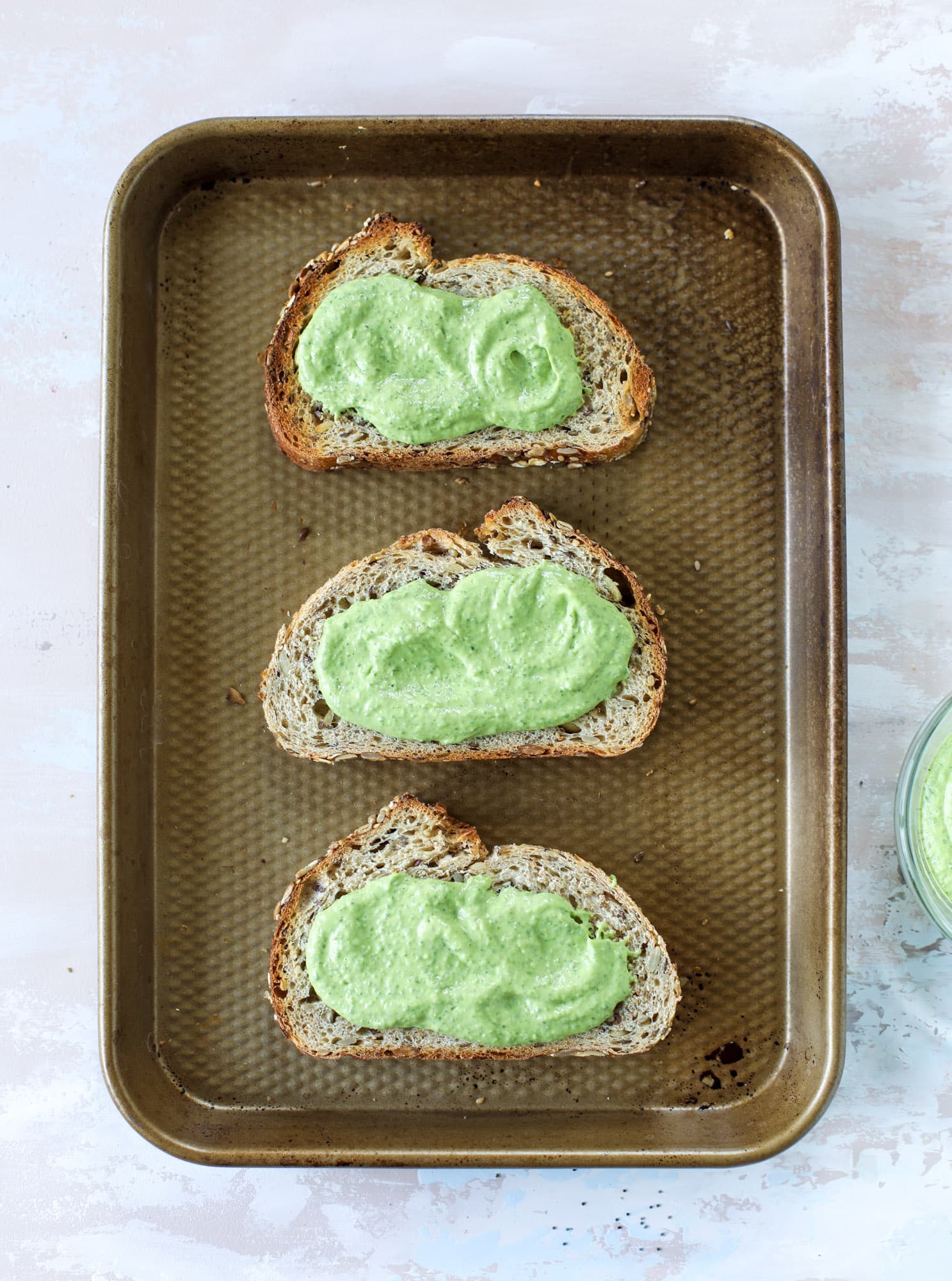 These green green tuna melt tartines are a lunch dream come true! The green goddess dressing is full of avocado, greek yogurt, spinach and fresh herbs. Paired with the tuna, whole grain toast and melty cheese, it's incredibly delicious and a super easy lunch! I howsweeteats.com #green #goddess #tune #salad #melts