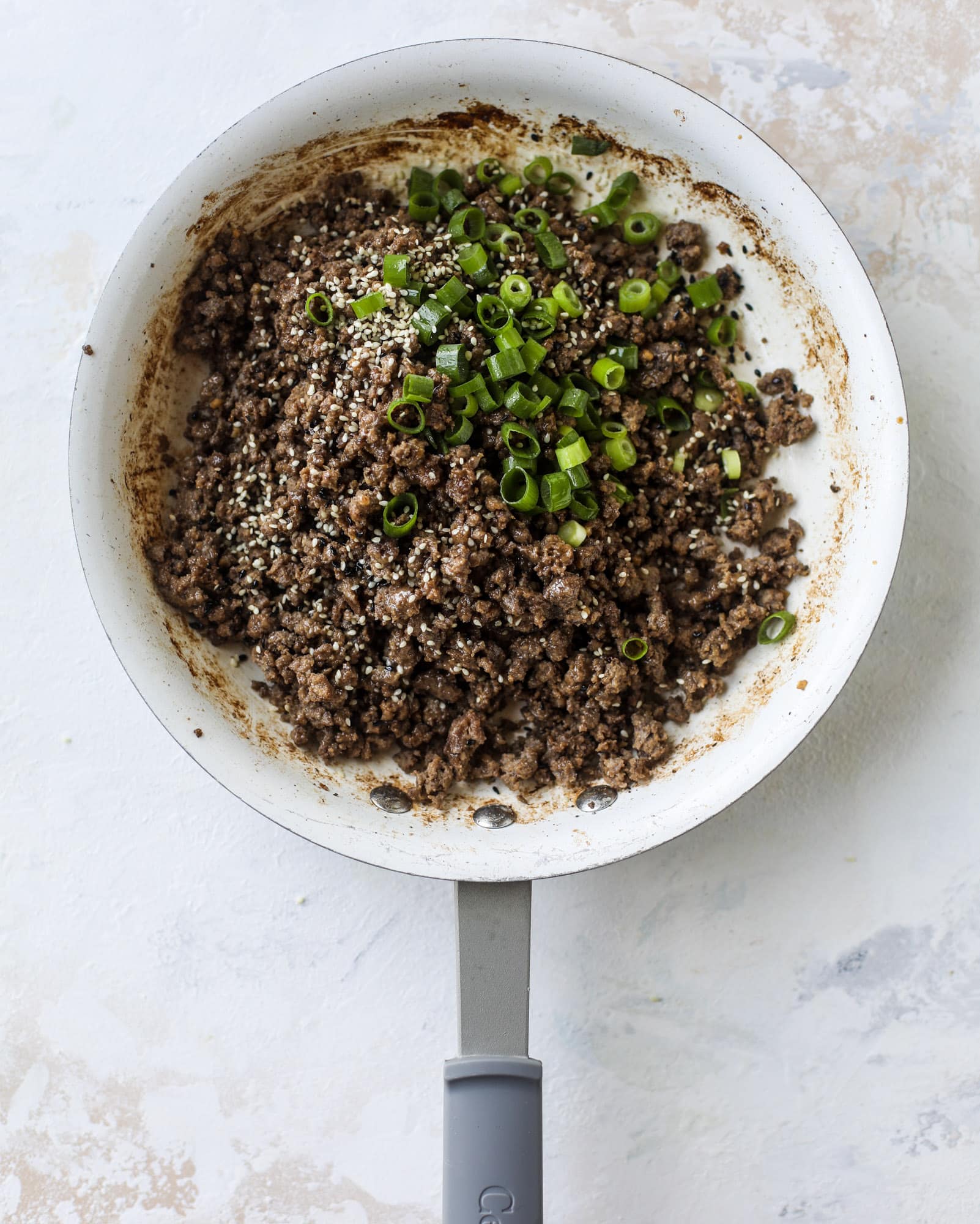 These korean beef bowls are so packed full of flavor that you won't want to eat anything else! Serve the beef with zucchini noodles, grated carrot and jasmine rice for a satisfying, flavor-packed bowl that comes together easily and quick! I howsweeteats.com #korean #beef