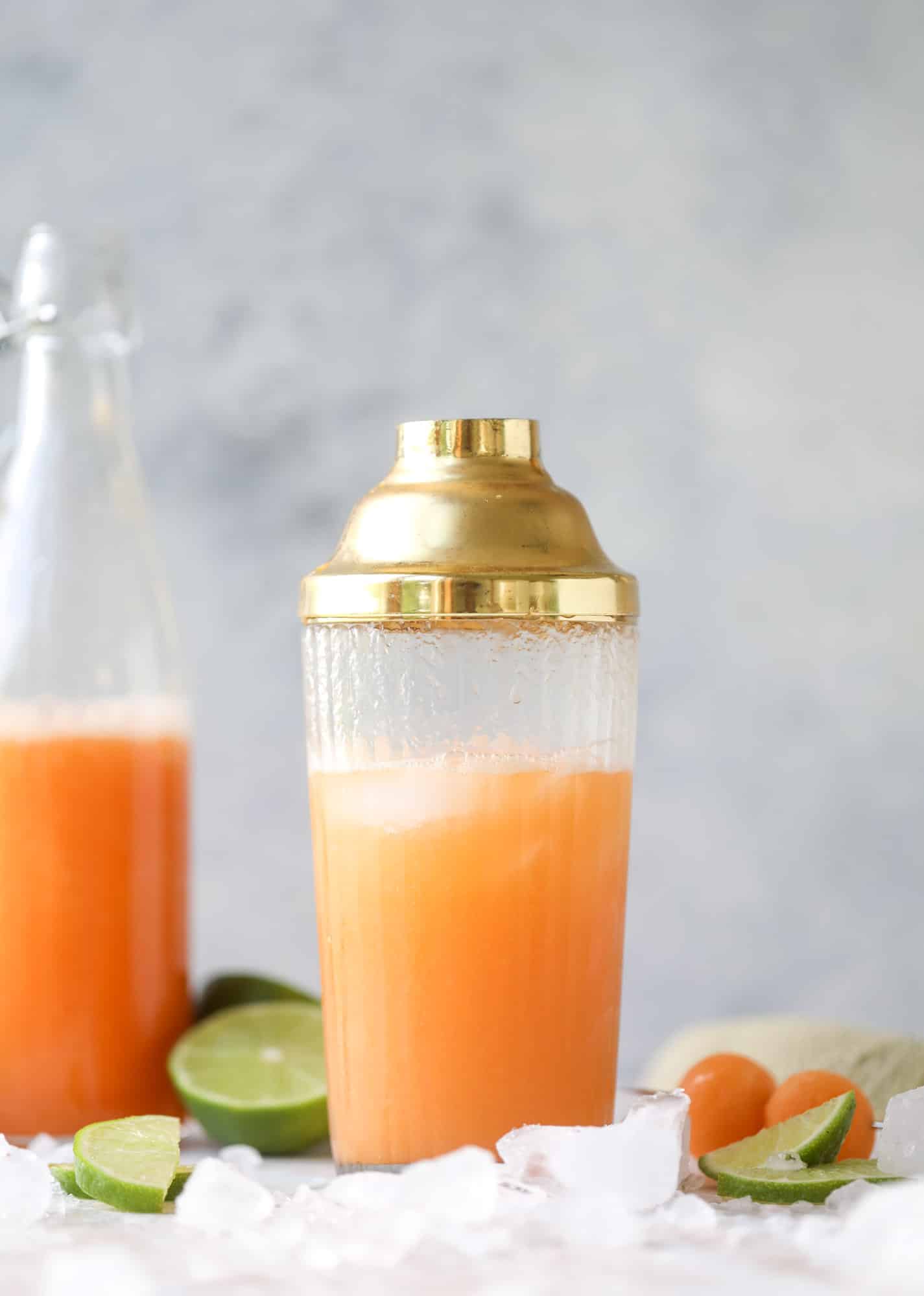This cantaloupe daiquiri is the perfect way to celebrate summer! Freshly juiced melon, lime juice, rum and maraschino cherries - it's refreshing and cool and a fantastic cocktail to have during happy hour! Isn't the color amazing too?! I howsweeteats.com #cantaloupe #cocktail #daiquiri #lime #rum #summer