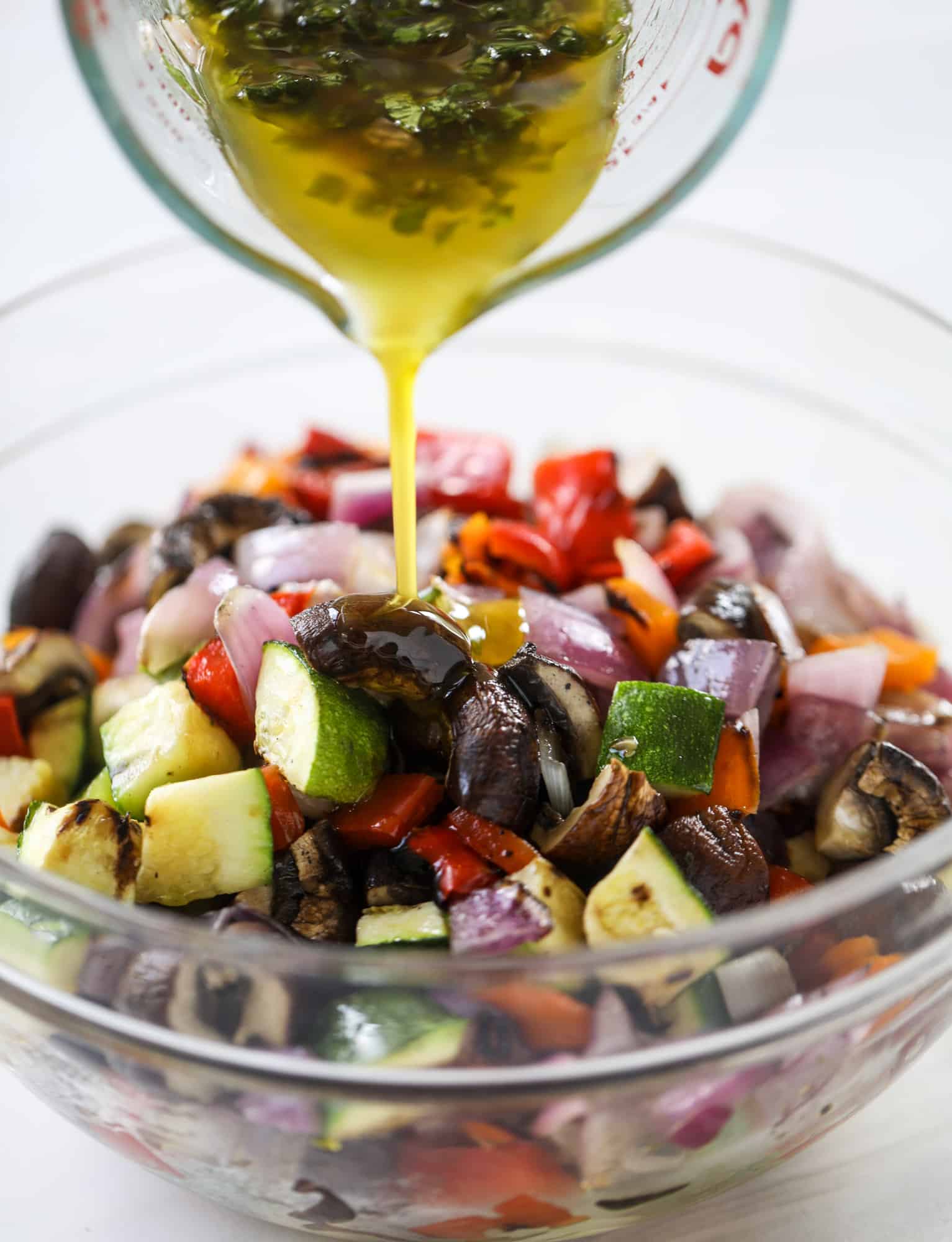 These are the best grilled vegetables ever! You grill your veggies and chop them into the perfect bite, then drizzle them with a fabulous fresh basil vinaigrette. Delish! It doesn't end there; serve these with grilled garlic toast and everyone will freak! I howsweeteats.com #best #grilled #vegetables #veggies #basil #bread