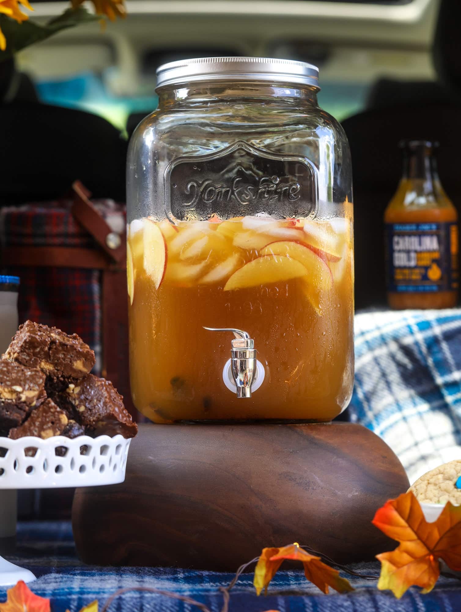 These are the best tailgating recipes right here! This tailgating menu contains some of the most popular recipes that are easily made ahead of time and taste delicious. Huge crowd pleasers for football season! I howsweeteats.com #tailgating #football #season #recipes #party #food