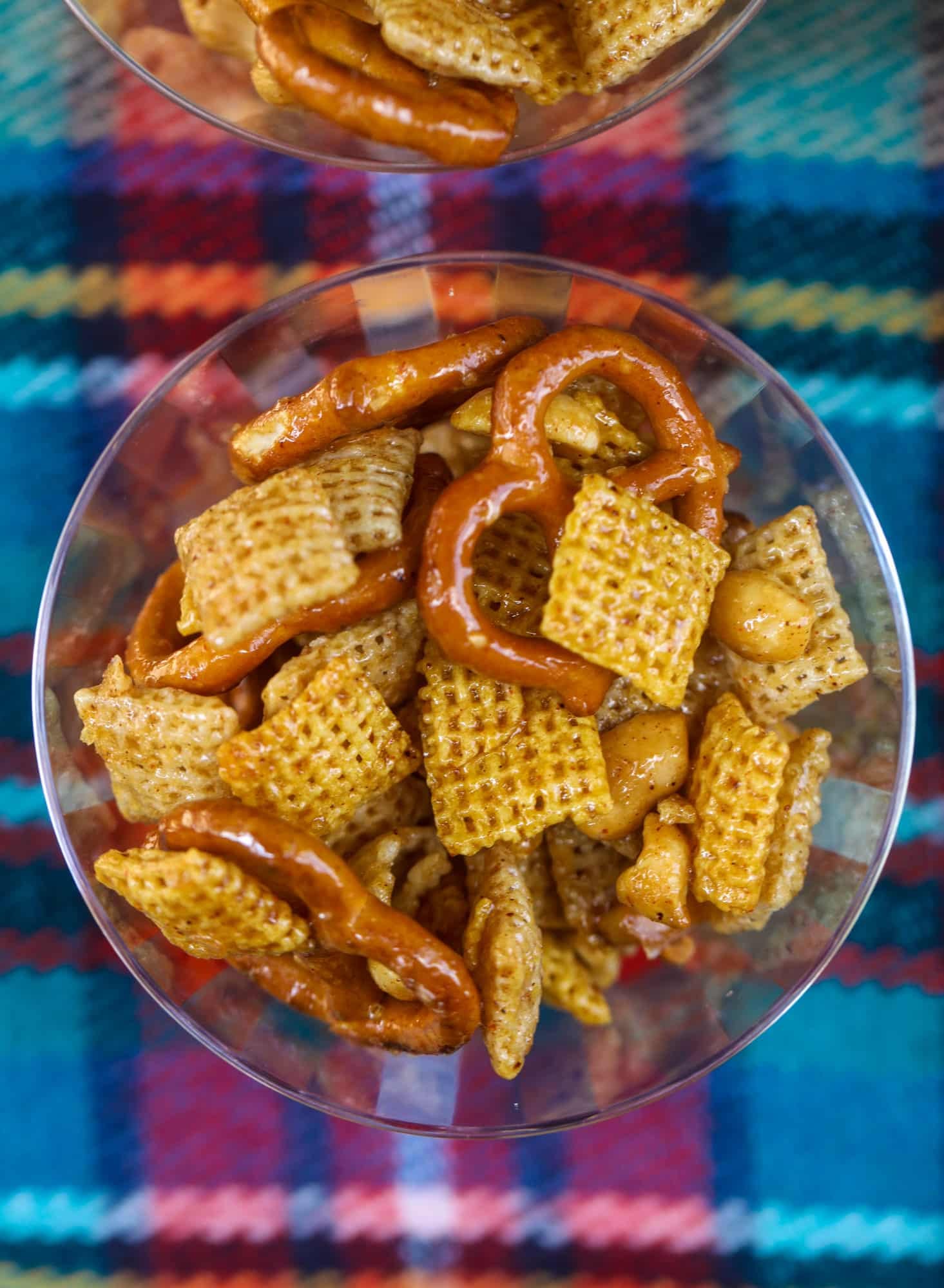 These are the best tailgating recipes right here! This tailgating menu contains some of the most popular recipes that are easily made ahead of time and taste delicious. Huge crowd pleasers for football season! I howsweeteats.com #tailgating #football #season #recipes #party #food