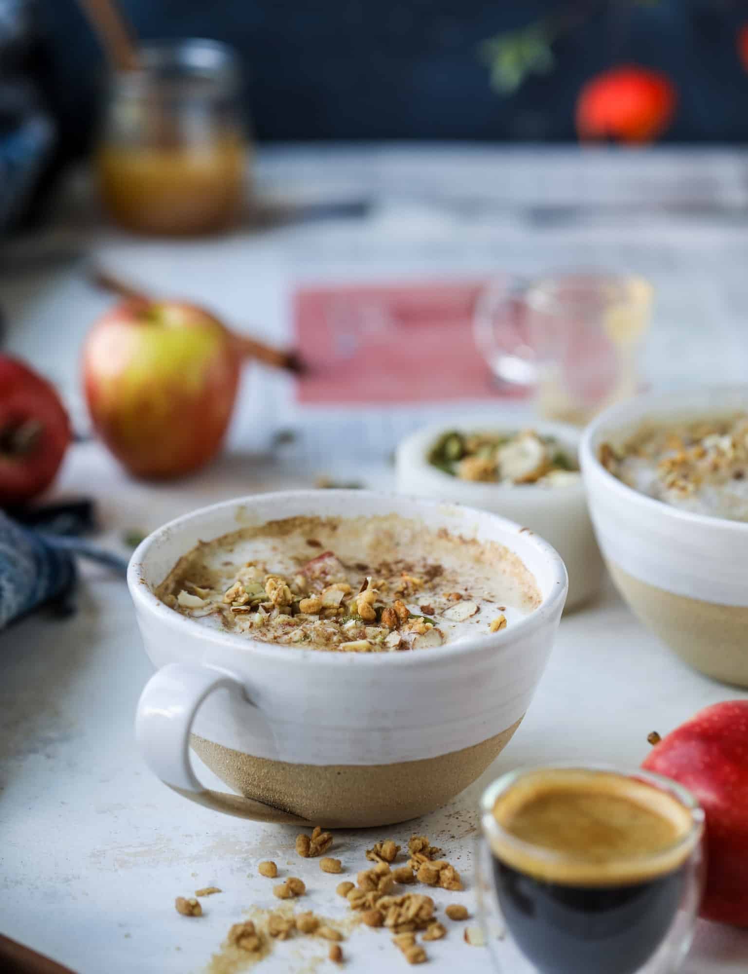 This oatmeal latte recipe is the best of both worlds! Creamy, dreamy apple cinnamon oatmeal combined with freshly brewed espresso makes for the best breakfast every. Satisfying and caffeinating! I howsweeteats.com #oatmeal #latte #apple #cinnamon #breakfast #coffee