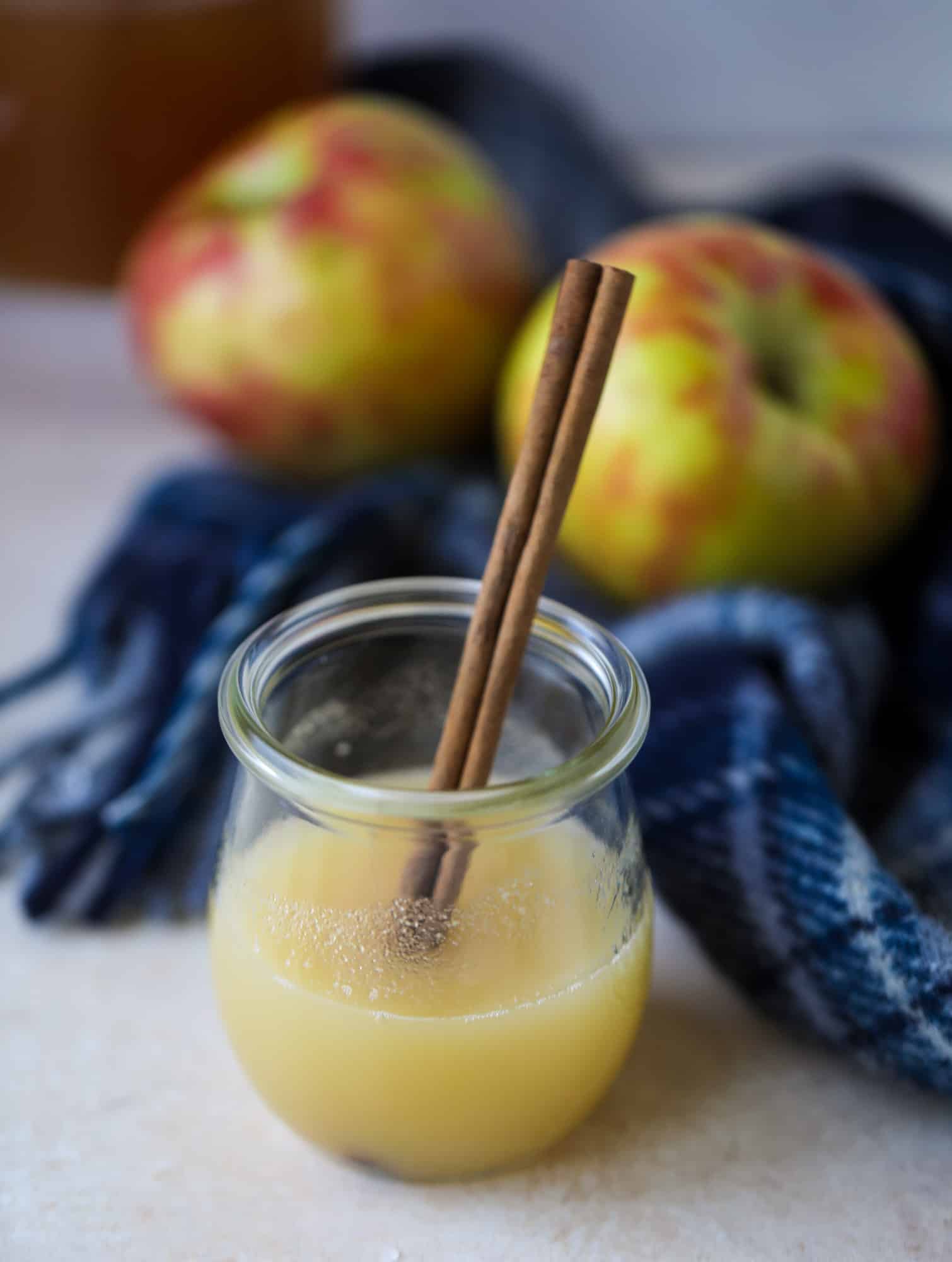 This honeycrisp apple cocktail is so perfect for fall! Fresh honeycrisp apple juice, honeycrisp apple syrup, vodka and ginger beer come together to create a refreshing, bubbly drink for autumn. Finished with a cinnamon sugar rim - YUM. I howsweeteats.com #honeycrisp #apple #cocktail #fall #drinks #vodka