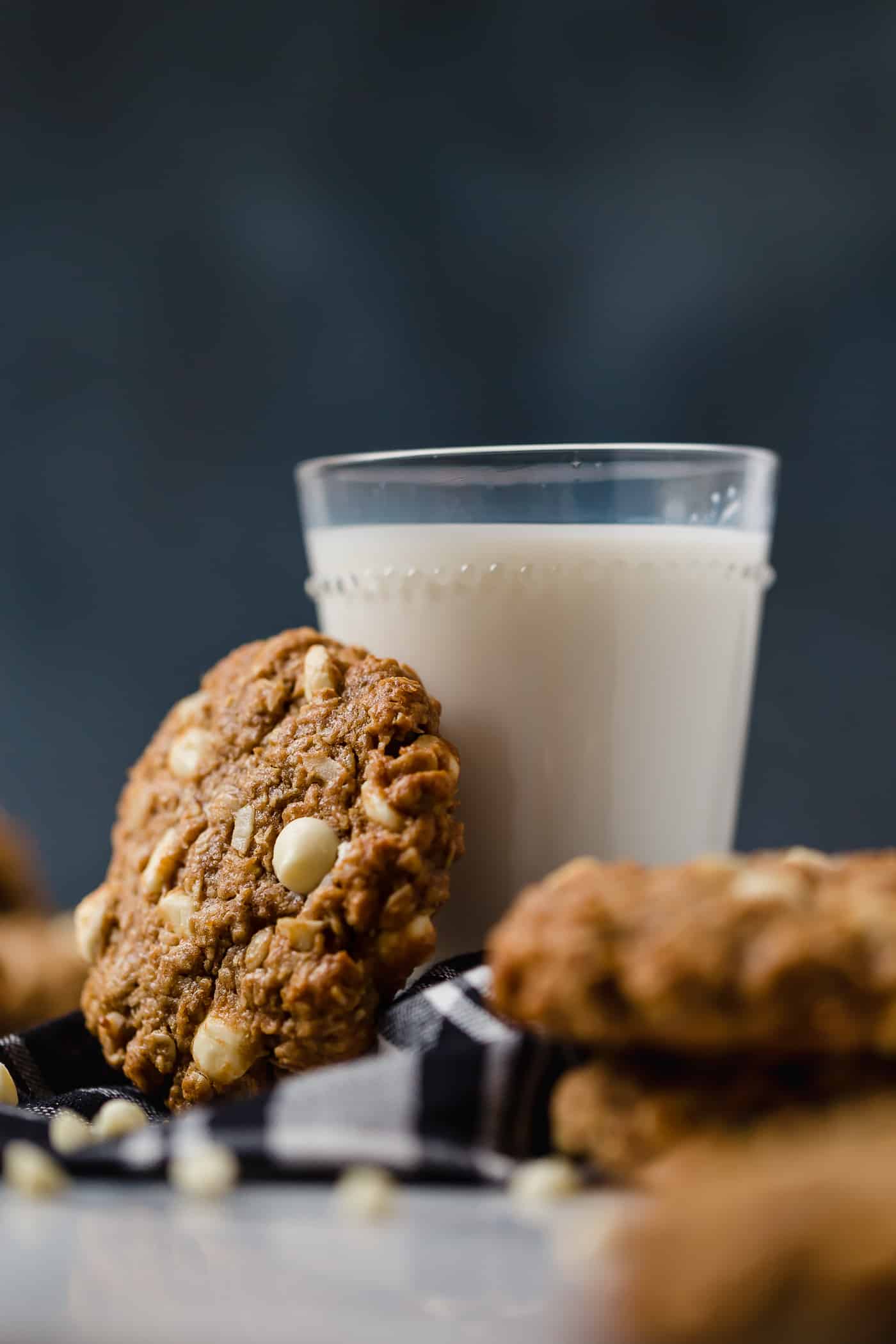 This is my go-to holiday entertaining guide for the season! 16 brand new exclusive recipes, all of my tips and tricks for hosting during the holidays along with my entertaining cheat sheet to make the season so much fun! I howsweeteats.com