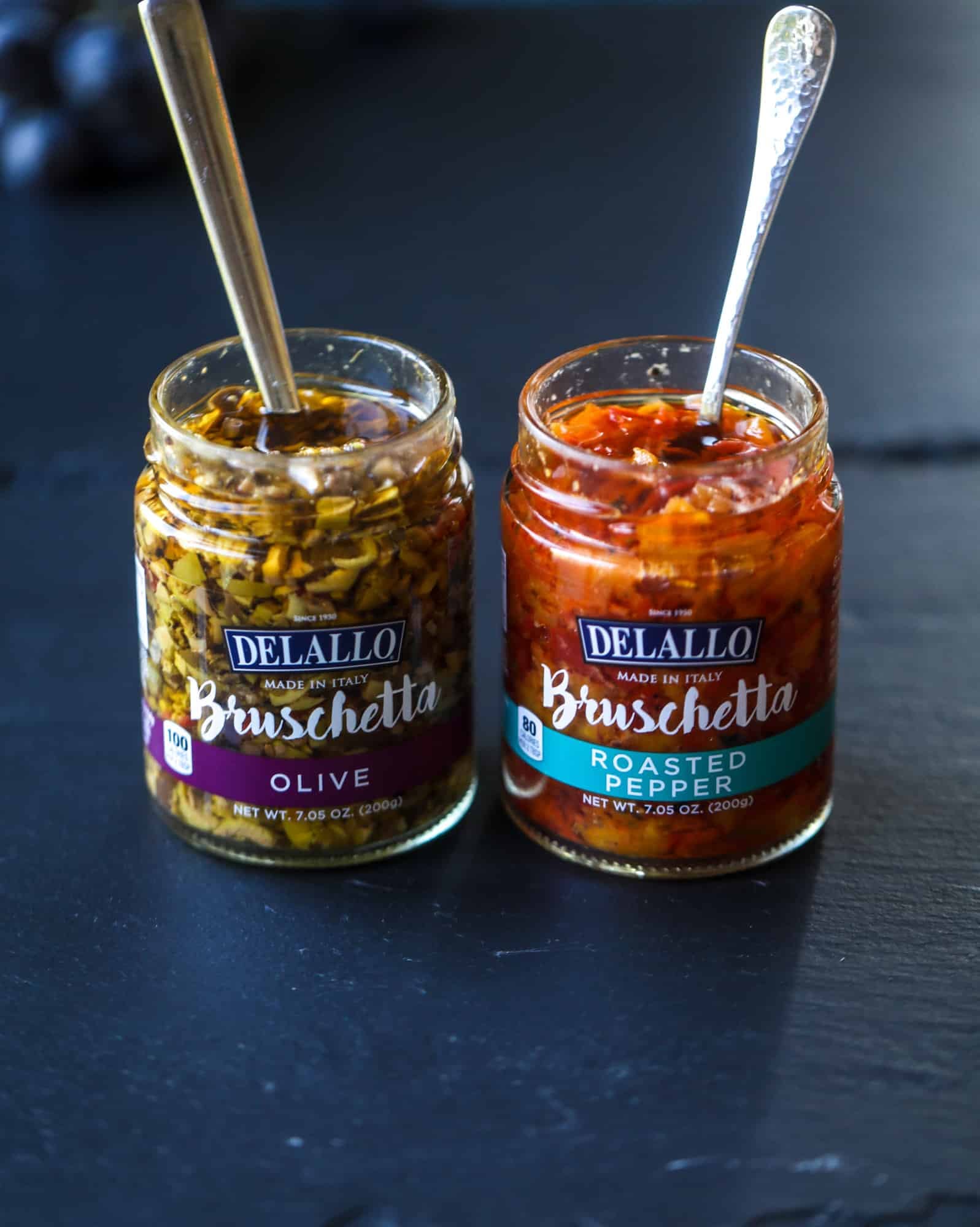 This is the perfect autumn harvest bruschetta board to feed a crowd or serve at a party! The standout is pomegranate relish with a cinnamon shallot vinaigrette, lots of toasty bread, bruschettas, cheese and olives. Everything that's delish! I howsweeteats.com #bruschetta #board