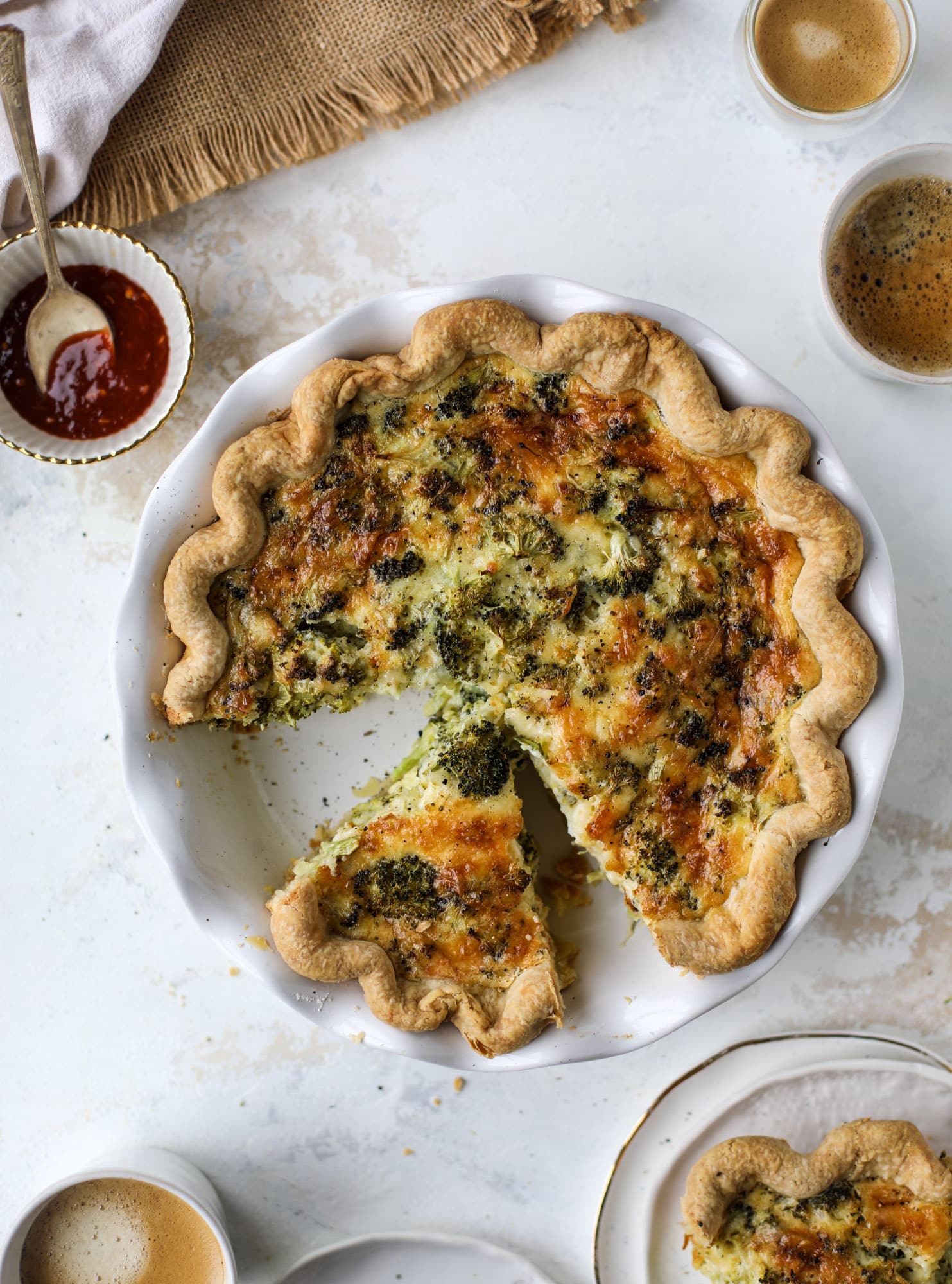 This broccoli cheese quiche is absolutely perfect for brunch, lunch or even dinner! It's delicious served warm or cold, perfect paired with a greens salad and is a recipe that can be made ahead of time! I howsweeteats.com #broccolicheese #quiche