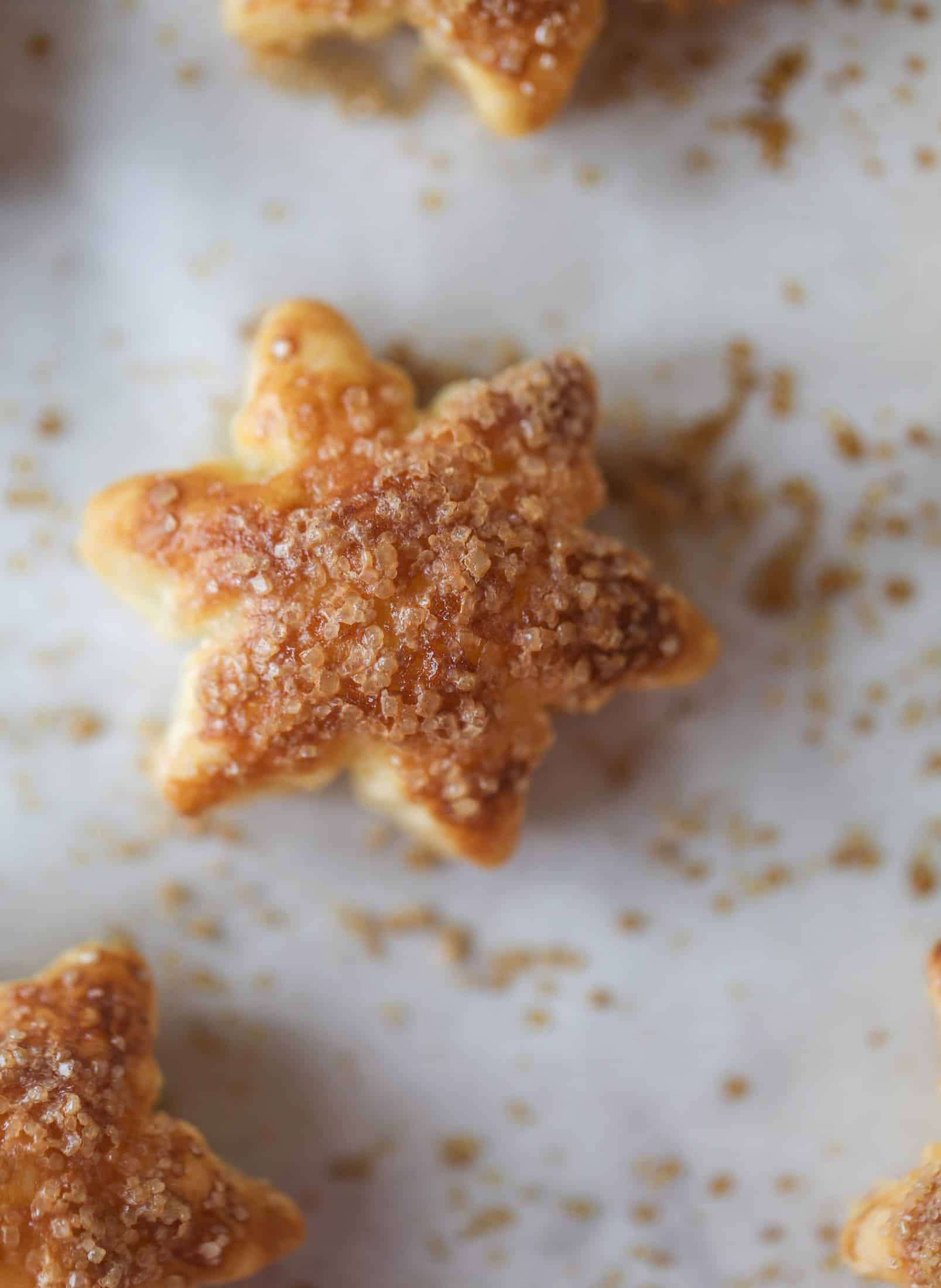 This pear mug pie is the coziest way to enjoy warm, caramelized pears. Topped with vanilla ice cream and the cutest, quick puff pastry stars, these are a great dessert for a dinner party or an easy one to make for yourself on a Saturday night! I howsweeteats.com #pear #mugpie