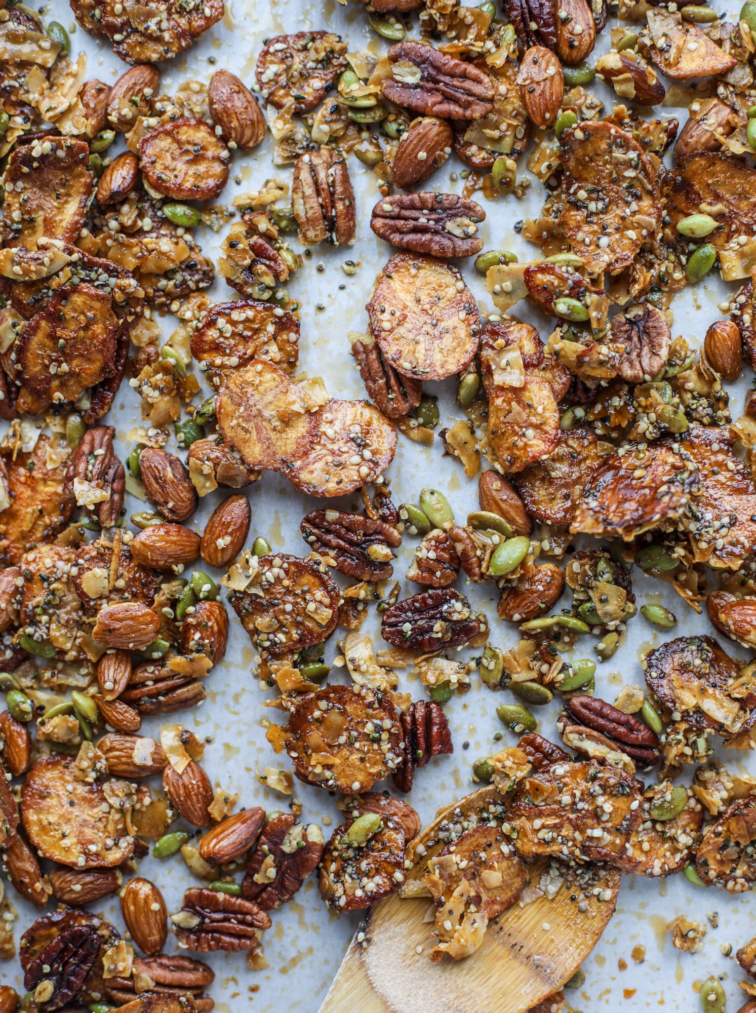 This delicious healthy snack mix is perfect to prep for snacks on the go! It's satisfying, flavorful, both sweet and savory and the best part - is super crunchy. It's full of nuts, some fruit, a bit of coconut, spices, hemp hearts and chia! I howsweeteats.com #healthy #trailmix