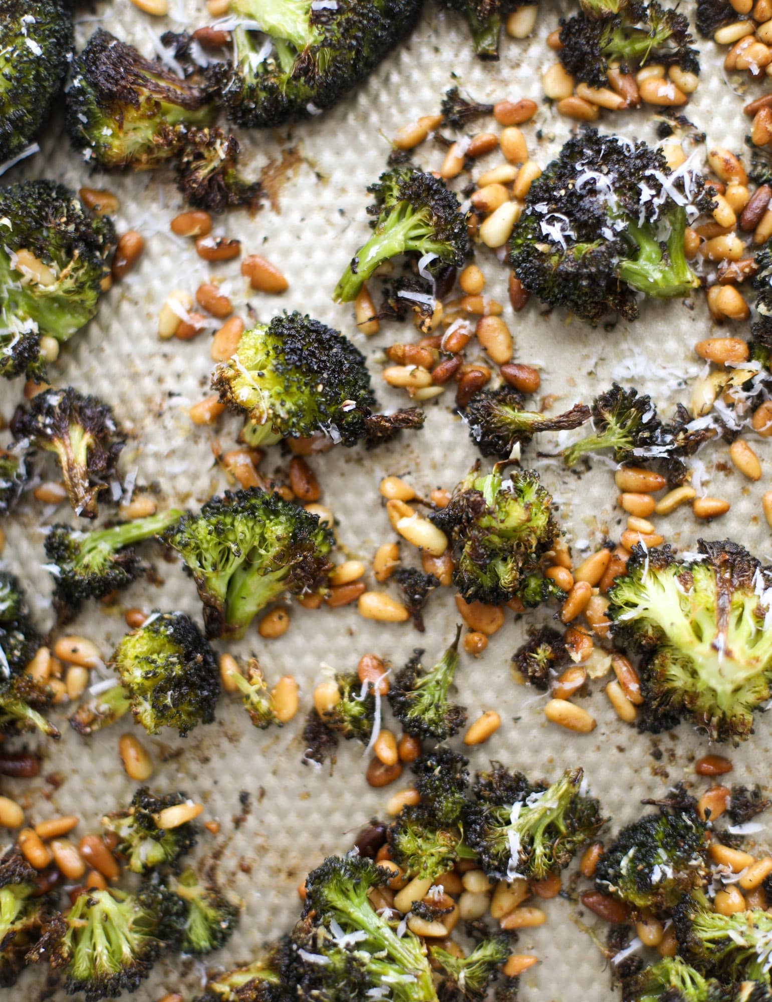 This parmesan roasted broccoli is irresistiable and will turn even the biggest broccoli haters into broccoli lovers! Major flavor in this roasted broccoli! I howsweeteats.com #parmesan #roastedbroccoli