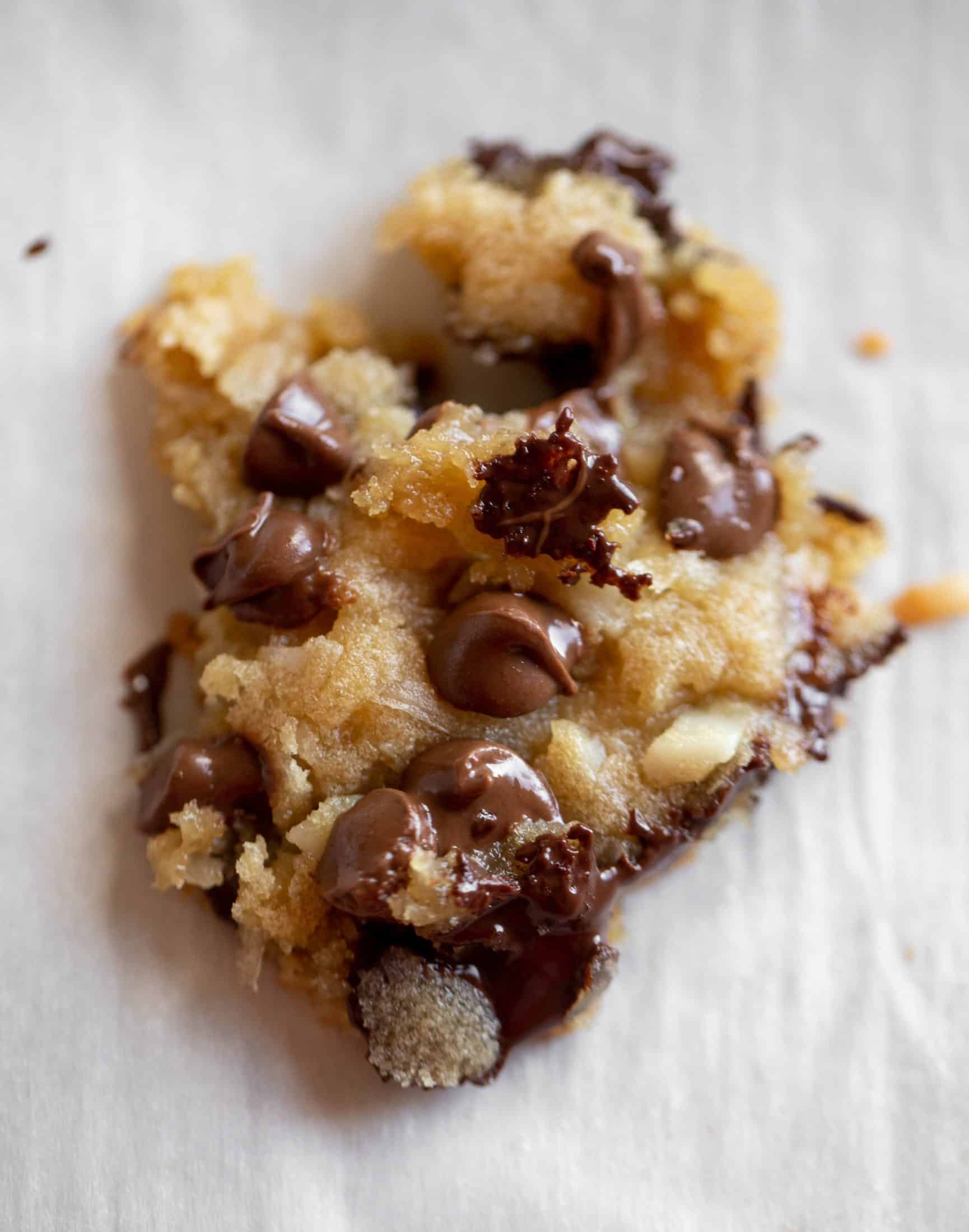 Royal cookies are filled with chocolate chips, shredded coconut and macadamia nuts. These are the perfect copycat to the Nordstrom royal cookie!