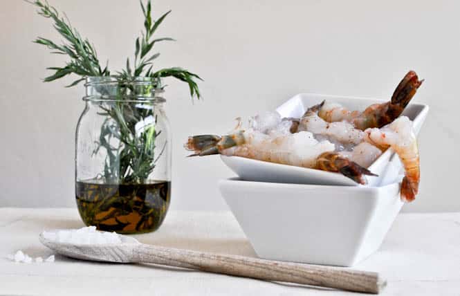 Coconut Baked Shrimp with Pineapple Peach Salsa I howsweeteats.com Coconut Baked Shrimp with Pineapple Peach Salsa I howsweeteats.com