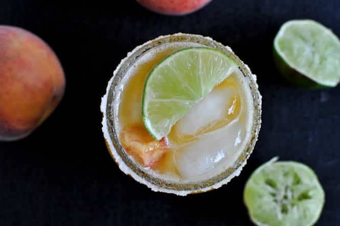 Juicy Peach Margaritas I howsweeteats.com Juicy Peach Margaritas I howsweeteats.com