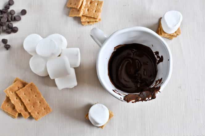 Homemade Smashing S'mores I howsweeteats.com Homemade Smashing S'mores I howsweeteats.com