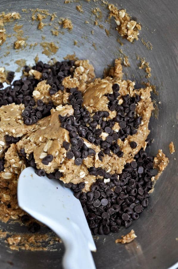 Oatmeal Peanut Butter Snack Squares I howsweeteats.com Oatmeal Peanut Butter Snack Squares I howsweeteats.com