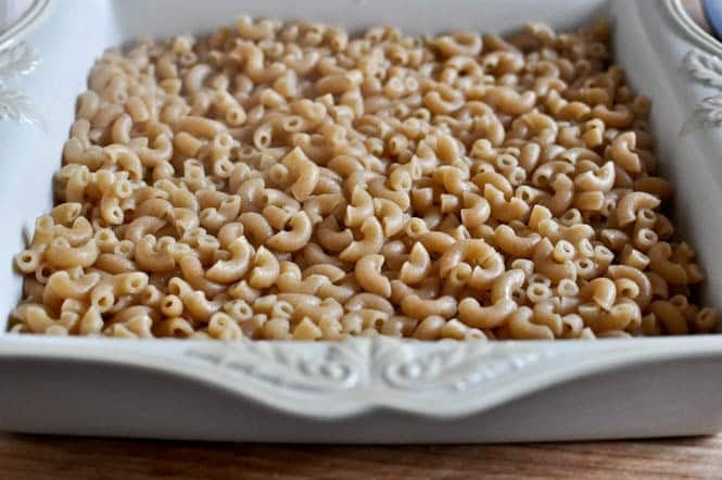 Cheddar Chili Cornbread Pasta Bake I howsweeteats.com Cheddar Chili Cornbread Pasta Bake I howsweeteats.com