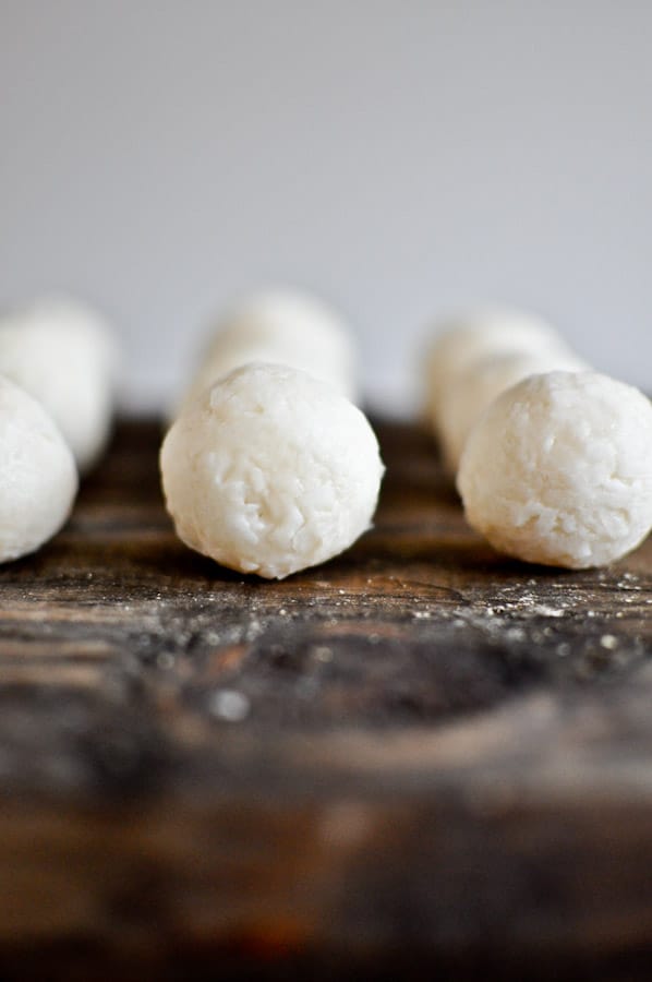 Gooey Chocolate Coconut Truffles I howsweeteats.com Gooey Chocolate Coconut Truffles I howsweeteats.com