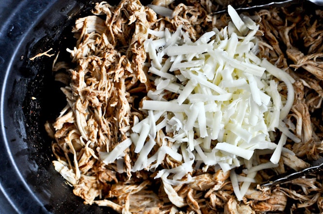 Crockpot Cheddar Beer Chicken Tacos I howsweeteats.com Crockpot Cheddar Beer Chicken Tacos I howsweeteats.com