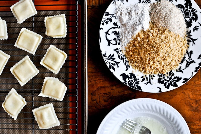 Crunchy Oven-Fried Cheese Ravioli I howsweeteats.com Crunchy Oven-Fried Cheese Ravioli I howsweeteats.com