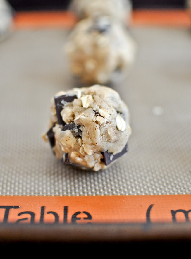 Brown Butter Oatmeal Chunk Cookies I howsweeteats.com Brown Butter Oatmeal Chunk Cookies I howsweeteats.com