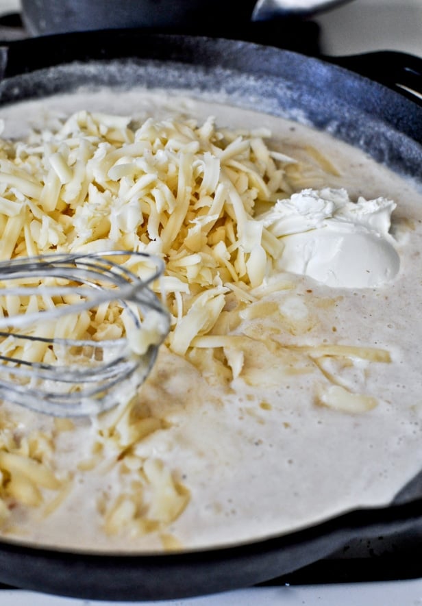 Four Cheese Baked Skillet Mac and Cheese I howsweeteats.com Four Cheese Baked Skillet Mac and Cheese I howsweeteats.com