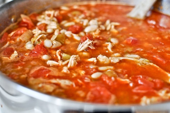 Smoky White Bean Chicken Chili I howsweeteats.com Smoky White Bean Chicken Chili I howsweeteats.com