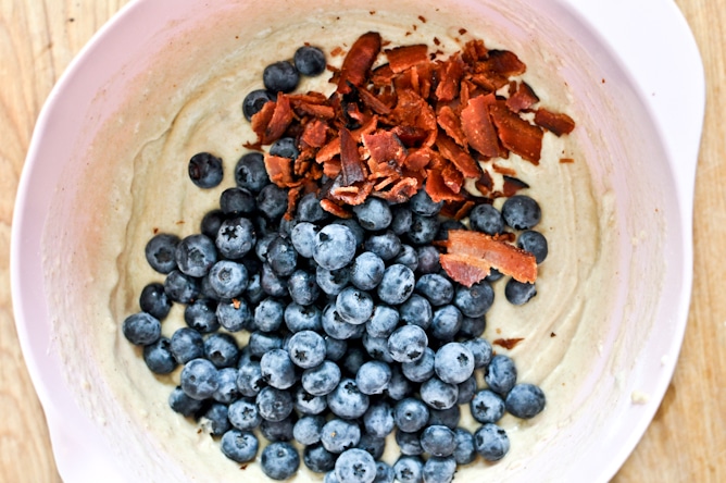 Blueberry Bacon Breakfast Cake I howsweeteats.com Blueberry Bacon Breakfast Cake I howsweeteats.com