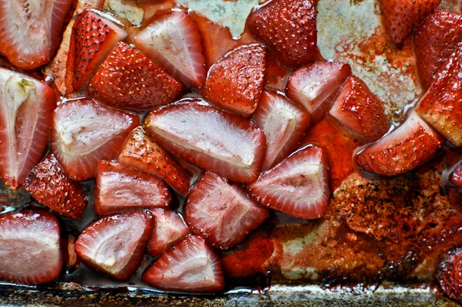 Roasted Strawberry Brown Butter Pancakes I howsweeteats.com Roasted Strawberry Brown Butter Pancakes I howsweeteats.com