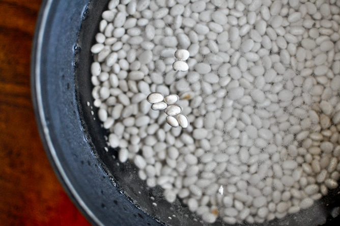 Crockpot Bacon Bourbon Baked Beans I howsweeteats.com Crockpot Bacon Bourbon Baked Beans I howsweeteats.com