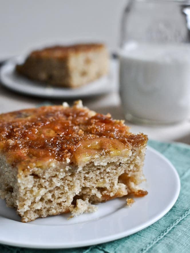 Upside Down Caramelized Banana Bread Skillet Cake I howsweeteats.com Upside Down Caramelized Banana Bread Skillet Cake I howsweeteats.com