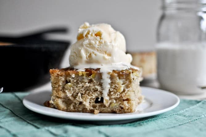 Upside Down Caramelized Banana Bread Skillet Cake I howsweeteats.com Upside Down Caramelized Banana Bread Skillet Cake I howsweeteats.com